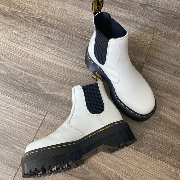 Dr. Martens 2976 Platform Chelsea Boots - Picture 2 of 8